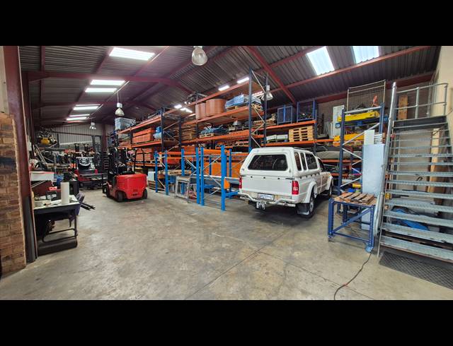 374M² FACTORY FOR SALE IN ANDERBOLT